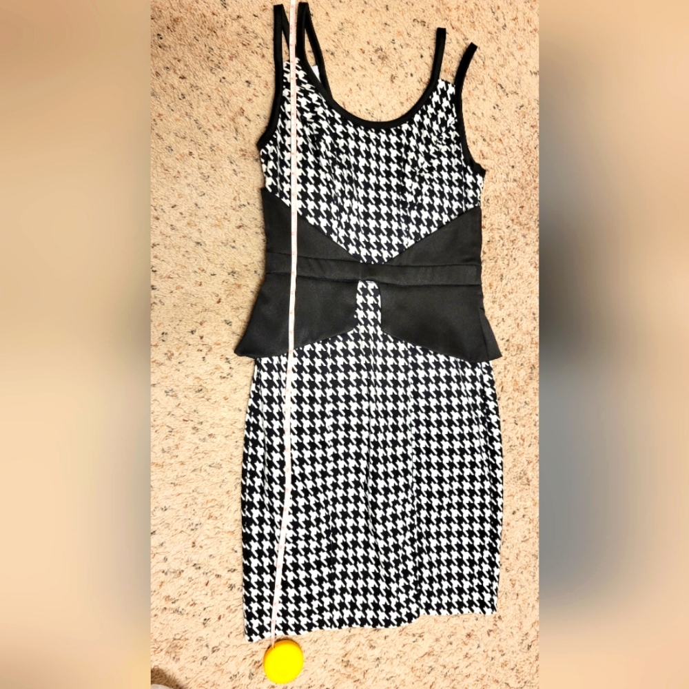 XOXO fitted houndstooth dress, size 1/2